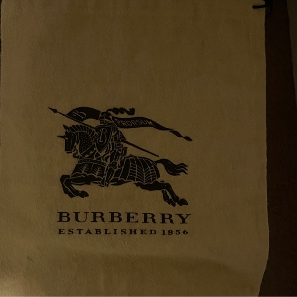 Burberry Camel Dust Bag with Black Knight Design - Picture 2 of 2